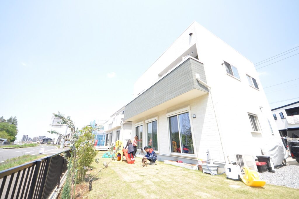 ［NOZAKIの施工事例ご紹介］リビングの中に階段のある家 ☆
