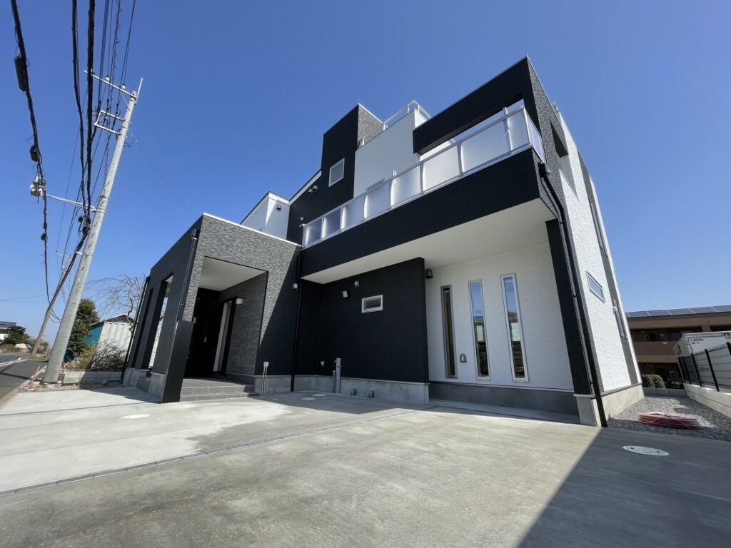 明るい広々空間と充実収納の家