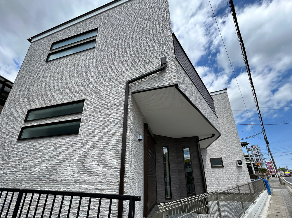 充実のキッチンと清潔感あふれる空間の家