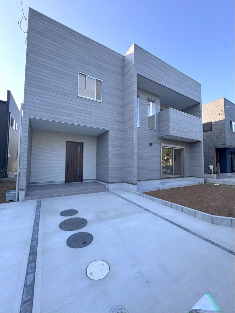 白を基調とした吹き抜けのお家