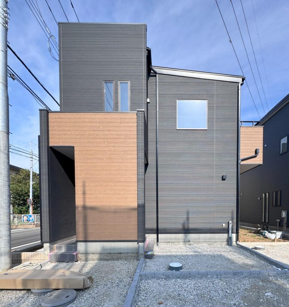 吹き抜けが心地よい、開放感あふれる住まい